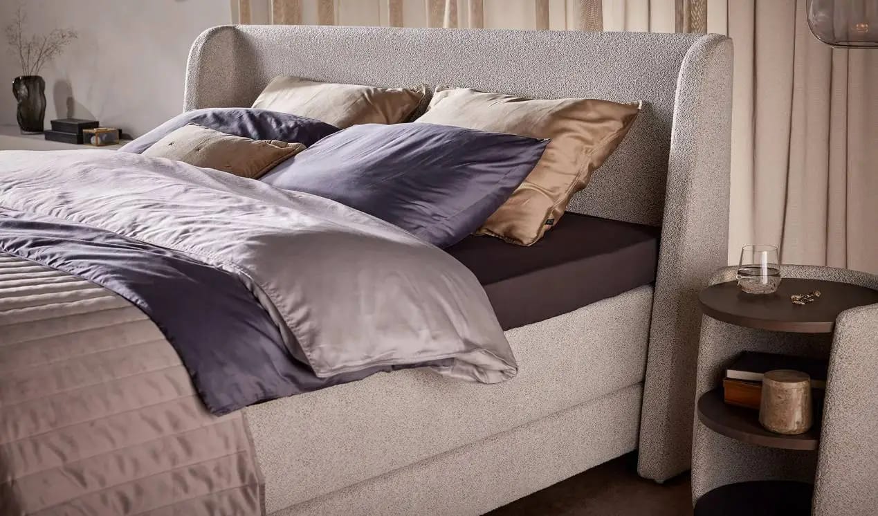 Kingsize Bett: Großzügiger Platz für erholsame Nächte